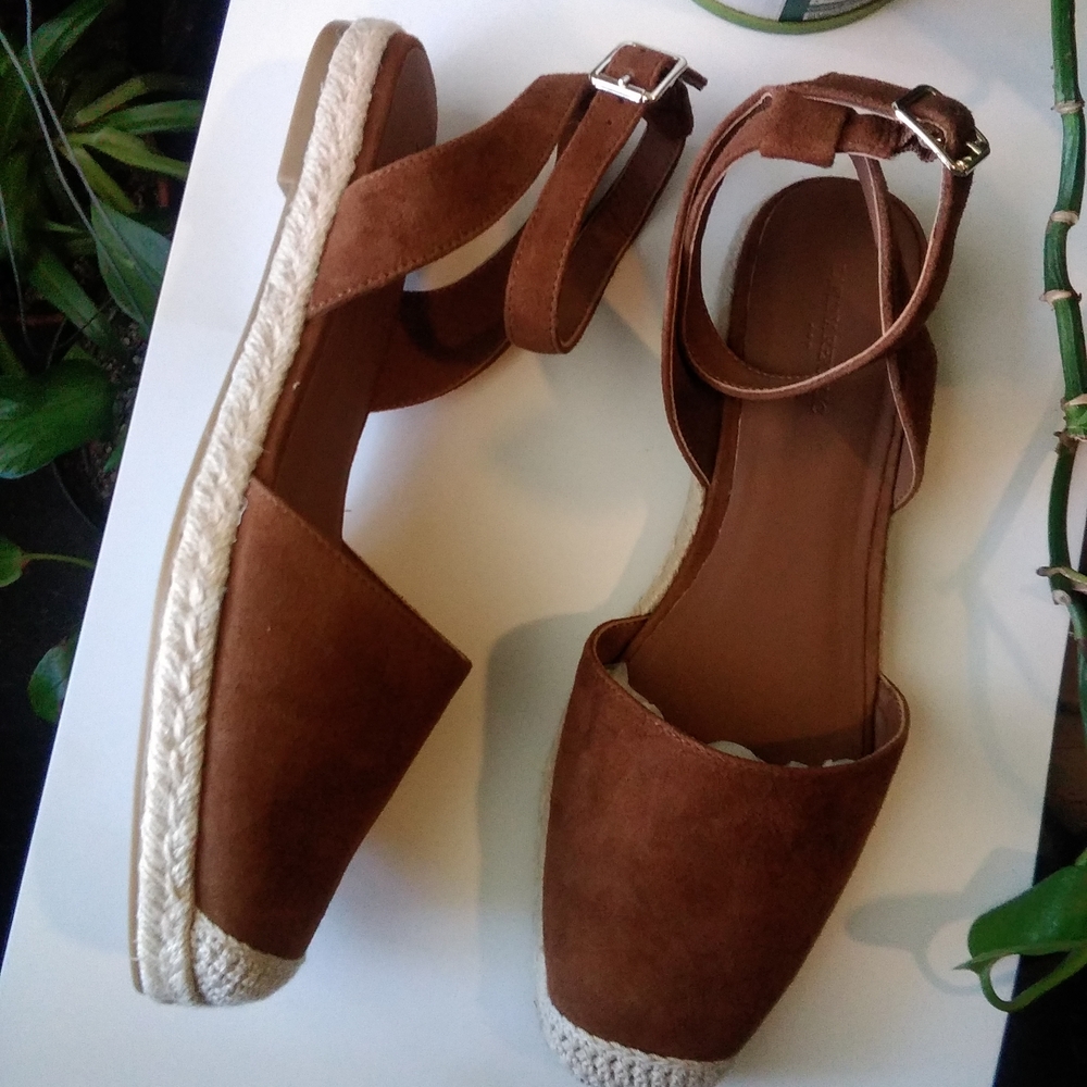 NWOT Banana Republic Factory Tan Espadrille Ankle-Strap Flats with Cream Toe - Picture 14 of 15